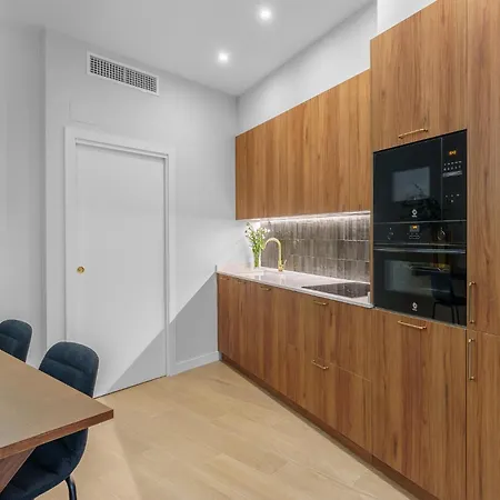 Lux Parking Included Apartment *